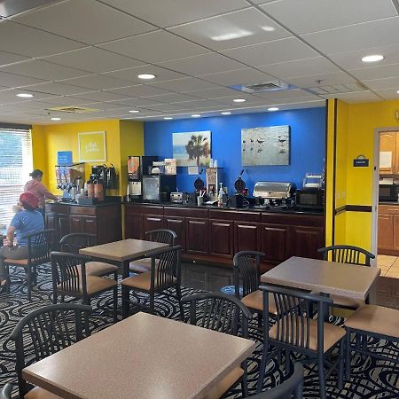 Days Inn & Suites By Wyndham Fort Pierce I-95 Exteriör bild