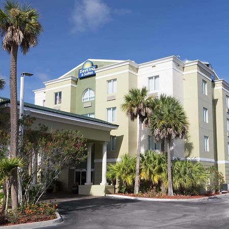 Days Inn & Suites By Wyndham Fort Pierce I-95 Exteriör bild