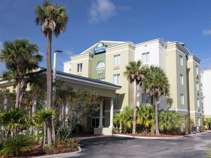 Days Inn & Suites By Wyndham Fort Pierce I-95 Exteriör bild