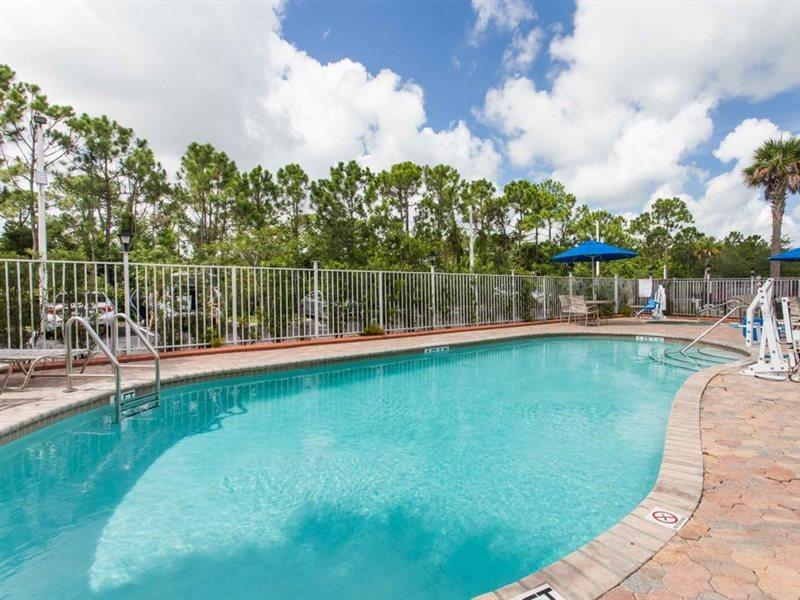 Days Inn & Suites By Wyndham Fort Pierce I-95 Exteriör bild