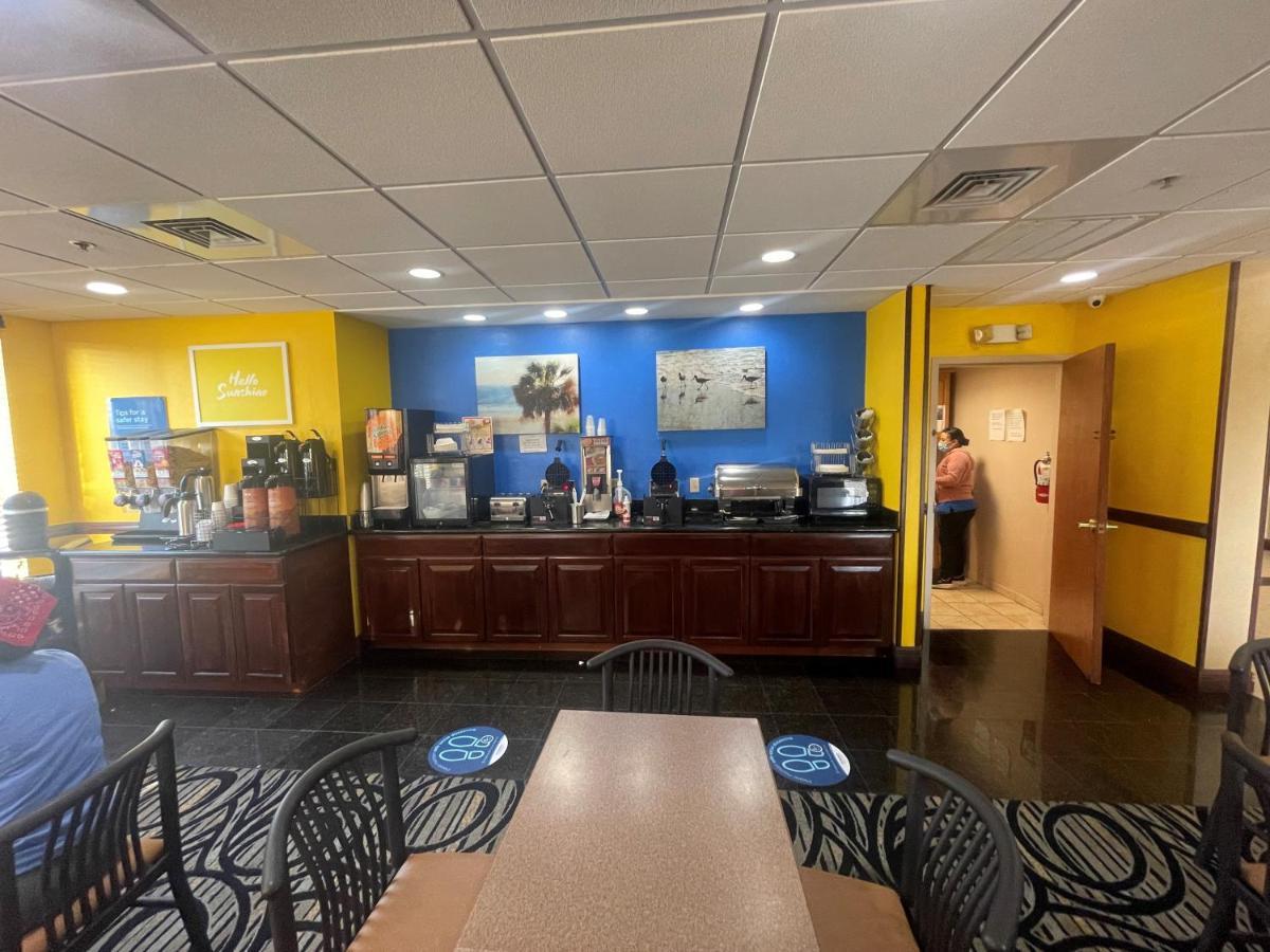 Days Inn & Suites By Wyndham Fort Pierce I-95 Exteriör bild