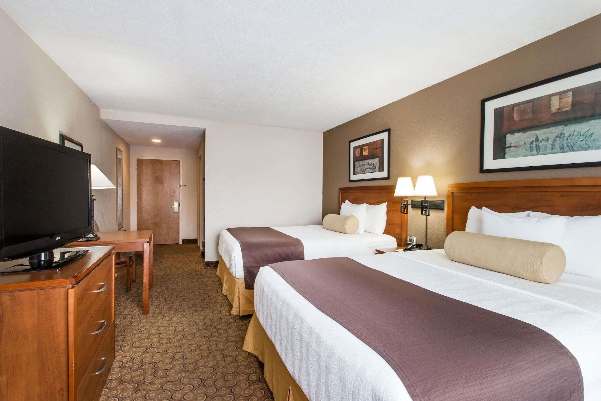Days Inn & Suites By Wyndham Fort Pierce I-95 Exteriör bild