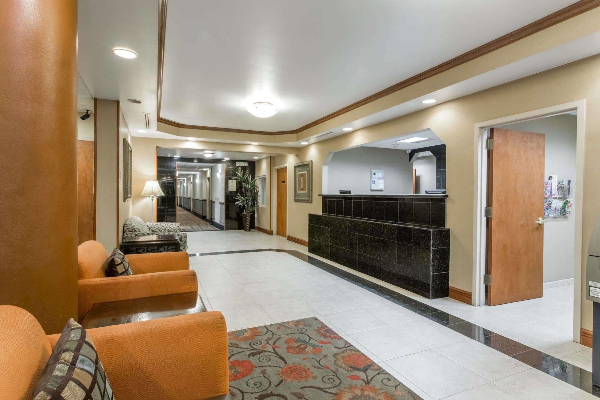Days Inn & Suites By Wyndham Fort Pierce I-95 Exteriör bild
