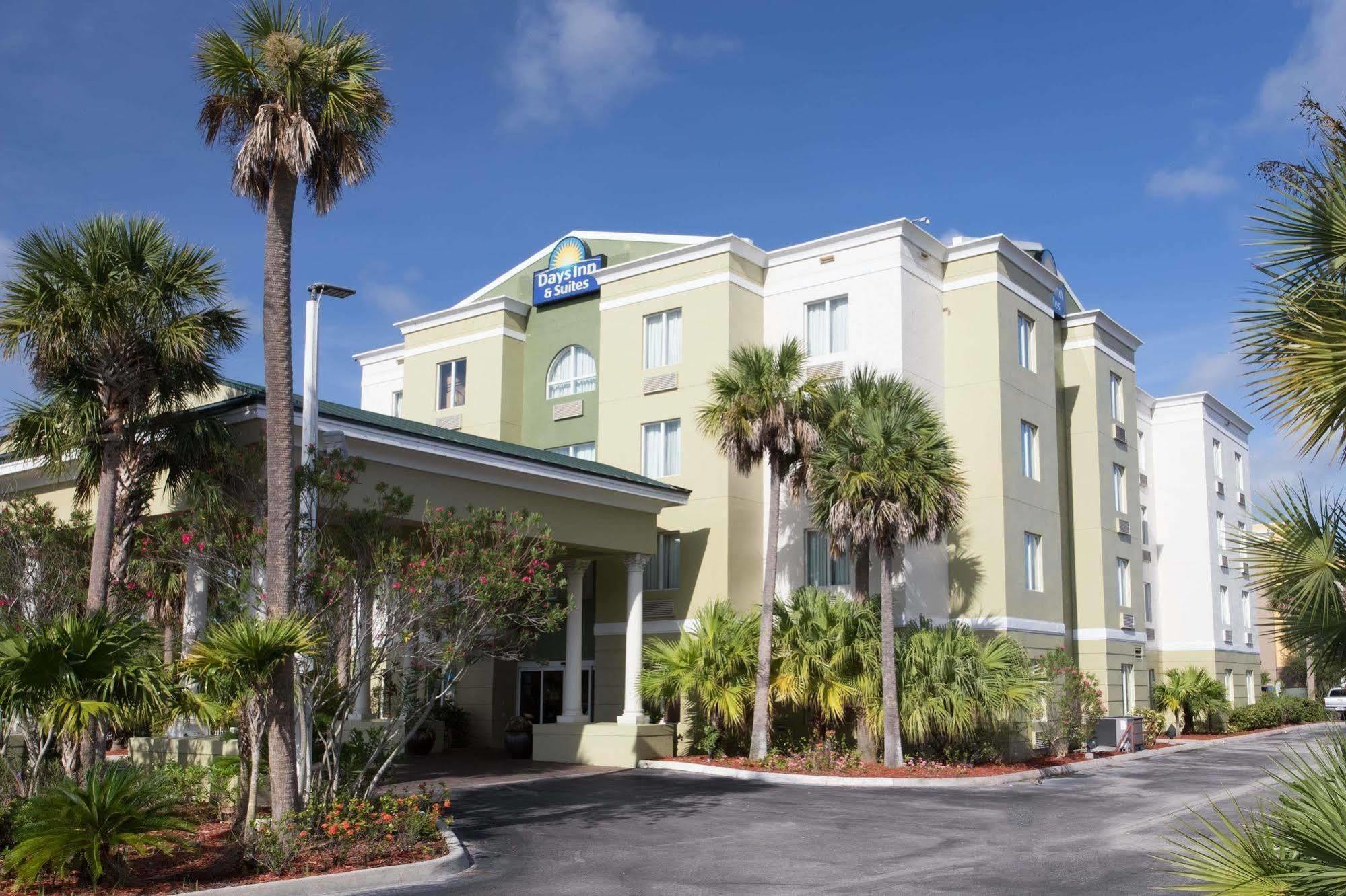 Days Inn & Suites By Wyndham Fort Pierce I-95 Exteriör bild