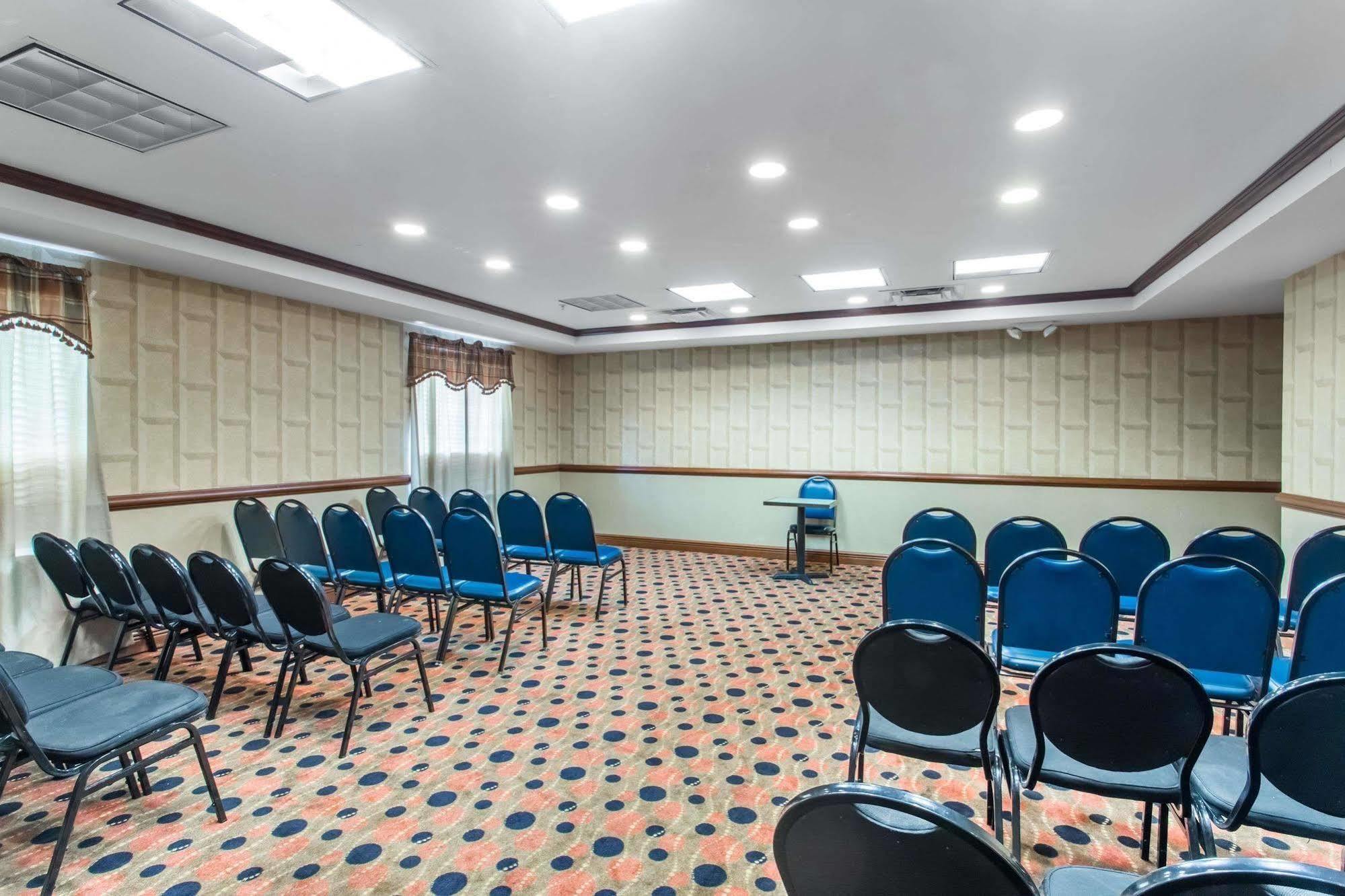 Days Inn & Suites By Wyndham Fort Pierce I-95 Exteriör bild